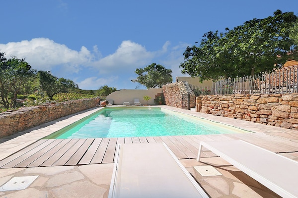 Foto van Serene familie-ontsnapping - Vakantiehuis in Villesèque-des-Corbières - PoolOfHouse