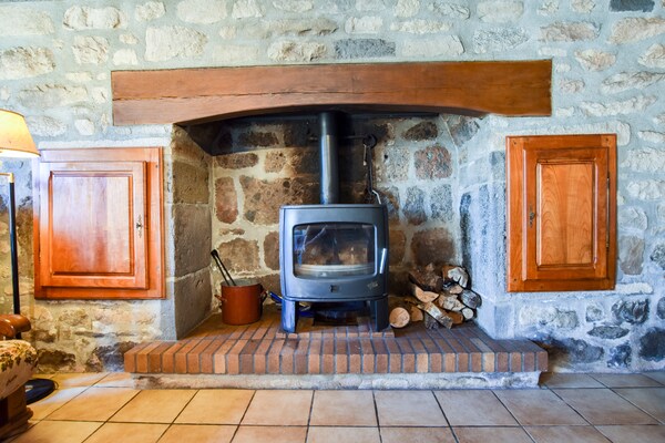 Foto van Vreedzame bergretraite - Vakantiehuis in Neuvéglise - LivingRoom