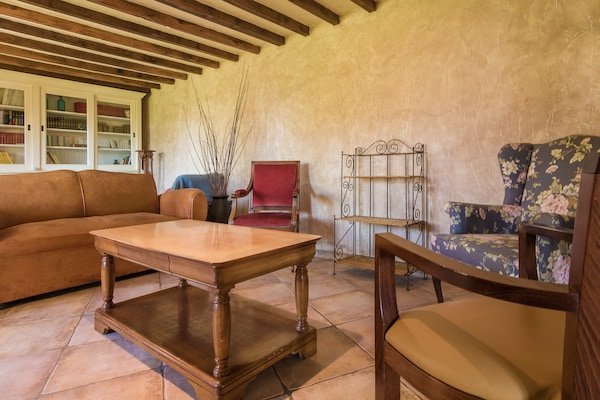 Foto van Modern vakantiehuis met zwembad - Vakantiehuis in Saint Bonnet la Riviére - LivingRoom