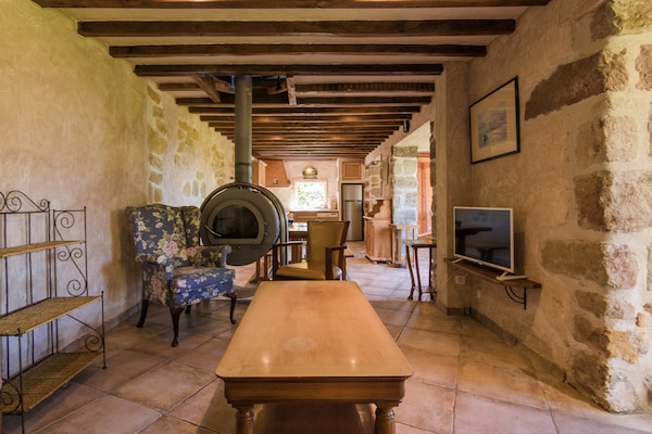 Foto van Modern vakantiehuis met zwembad - Vakantiehuis in Saint Bonnet la Riviére - LivingRoom