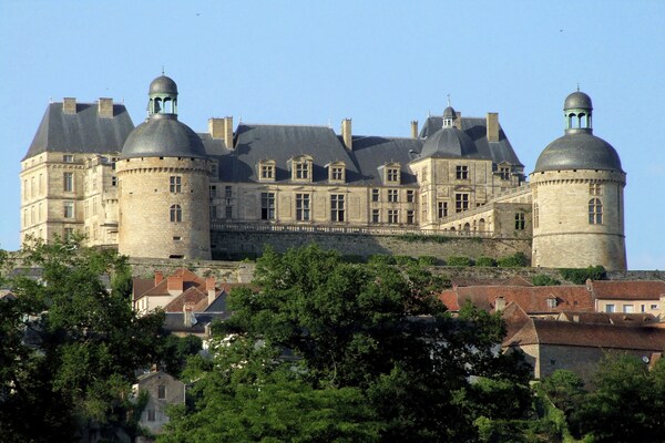 Foto van Modern vakantiehuis met zwembad - Vakantiehuis in Saint Bonnet la Riviére - AreaSummer20KM
