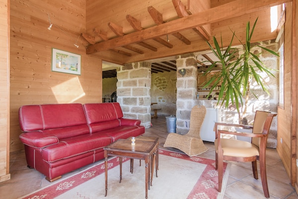 Foto van Modern vakantiehuis met zwembad - Vakantiehuis in Saint Bonnet la Riviére - LivingRoom