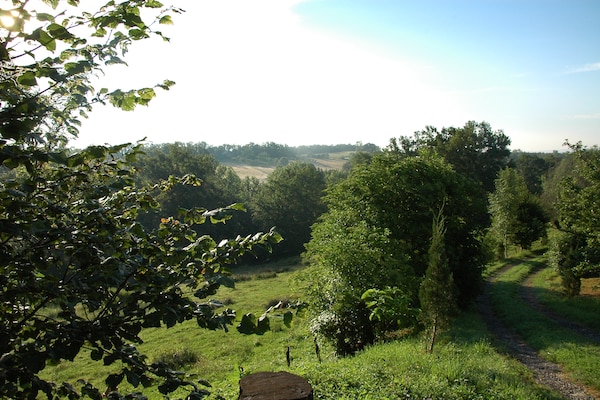 Foto van Modern vakantiehuis met zwembad - Vakantiehuis in Saint Bonnet la Riviére - ViewSummer