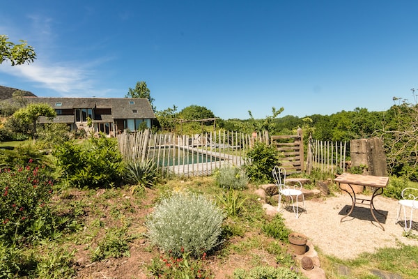 Foto van Modern vakantiehuis met zwembad - Vakantiehuis in Saint Bonnet la Riviére - ExteriorSummer