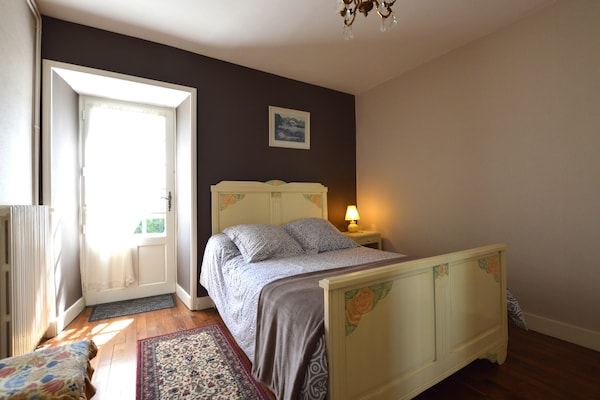 Foto van Historische torenwoning in Brignac - Vakantiehuis in Brignac-la-Plaine - BedRoom