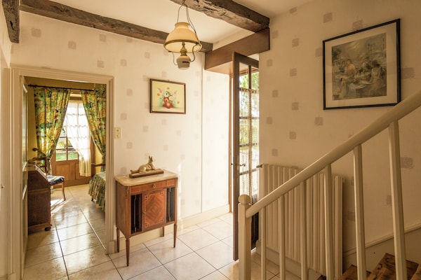 Foto van Historische torenwoning in Brignac - Vakantiehuis in Brignac-la-Plaine - HallReception