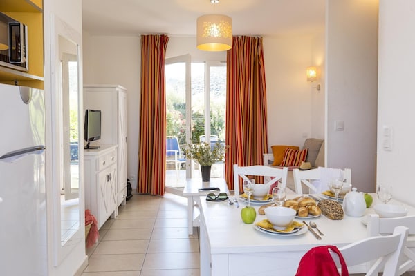 Foto van Vakantiepark op Corsica met Terras - Vakantiehuis in Belgodere - DiningRoom
