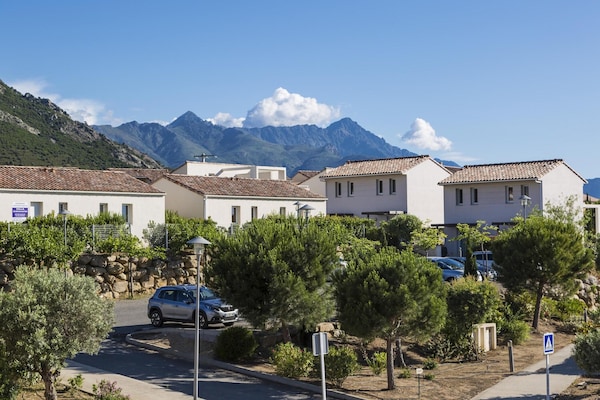 Foto van Vakantiepark op Corsica met Terras - Vakantiehuis in Belgodere - AreaSummer1KM