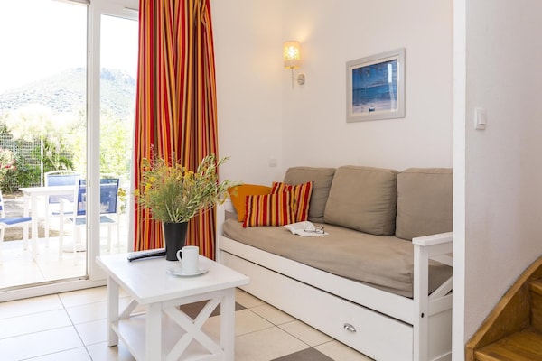 Foto van Vakantiepark op Corsica met Terras - Vakantiehuis in Belgodere - LivingRoom