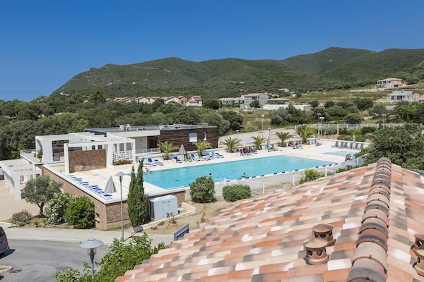 Foto van Vakantiepark op Corsica met Terras - Vakantiehuis in Belgodere - AreaSummer5KM