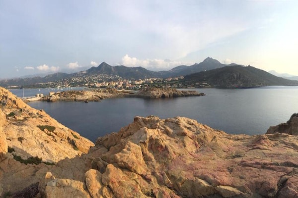 Foto van Vakantiepark op Corsica met Terras - Vakantiehuis in Belgodere - AreaSummer5KM