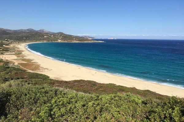 Foto van Vakantiepark op Corsica met Terras - Vakantiehuis in Belgodere - AreaSummer5KM
