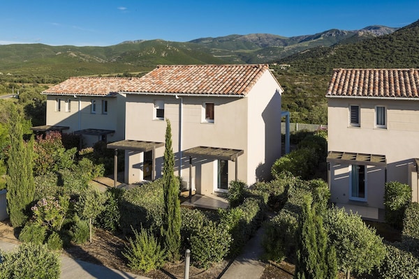 Foto van Vakantiepark op Corsica met Terras - Vakantiehuis in Belgodere - ExteriorSummer