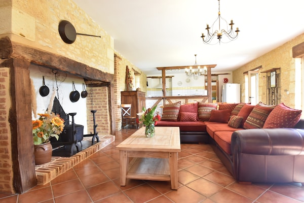 Foto van Gezellig vakantiehuis met zwembad - Vakantiehuis in Coux-Et-Bigaroque - LivingRoom