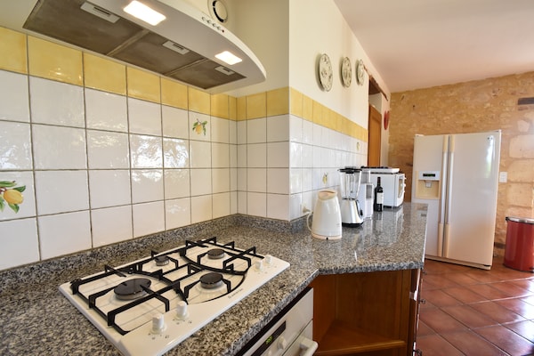 Foto van Gezellig vakantiehuis met zwembad - Vakantiehuis in Coux-Et-Bigaroque - Kitchen