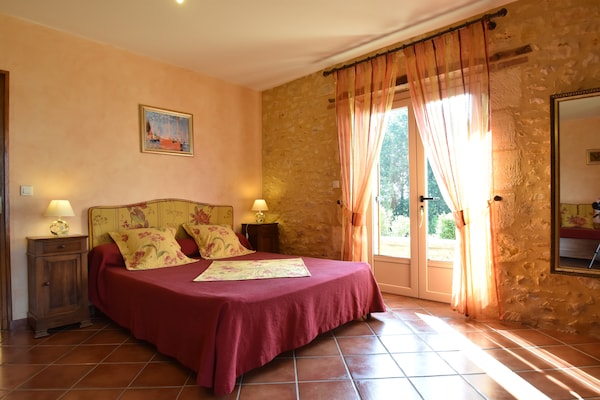 Foto van Gezellig vakantiehuis met zwembad - Vakantiehuis in Coux-Et-Bigaroque - BedRoom