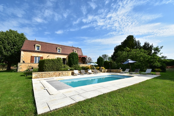 Foto van Gezellig vakantiehuis met zwembad - Vakantiehuis in Coux-Et-Bigaroque - ExteriorSummer