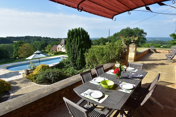 Foto van Gezellig vakantiehuis met zwembad - Vakantiehuis in Coux-Et-Bigaroque - TerraceBalcony
