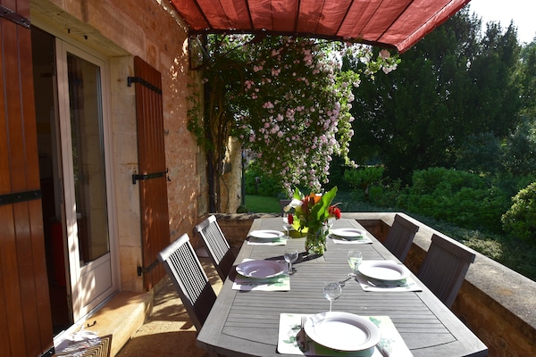 Foto van Gezellig vakantiehuis met zwembad - Vakantiehuis in Coux-Et-Bigaroque - TerraceBalcony