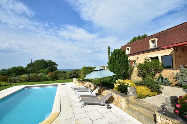 Foto van Gezellig vakantiehuis met zwembad - Vakantiehuis in Coux-Et-Bigaroque - ExteriorSummer