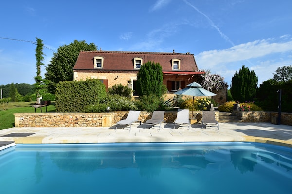 Foto van Gezellig vakantiehuis met zwembad - Vakantiehuis in Coux-Et-Bigaroque - ExteriorSummer
