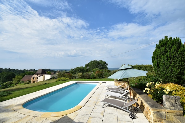 Foto van Gezellig vakantiehuis met zwembad - Vakantiehuis in Coux-Et-Bigaroque - PoolOfHouse