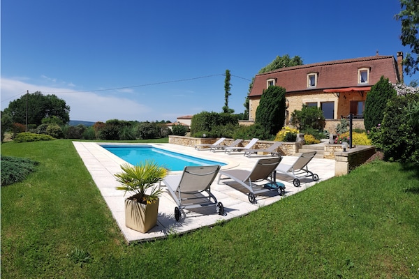 Foto van Gezellig vakantiehuis met zwembad - Vakantiehuis in Coux-Et-Bigaroque - PoolOfHouse