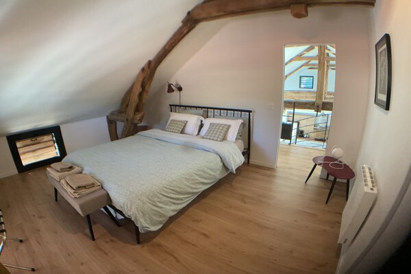 Foto van De stoel en het zwembad bij Sarlat - Vakantiehuis in Veyrines-de-Domme - Untagged