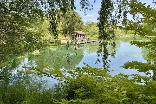 Foto van De stoel en het zwembad bij Sarlat - Vakantiehuis in Veyrines-de-Domme - Untagged