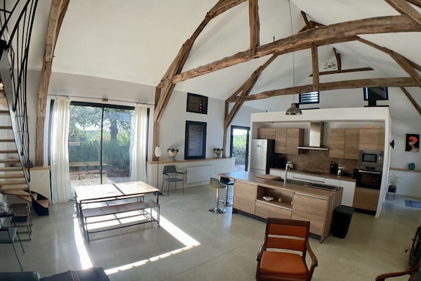 Foto van De stoel en het zwembad bij Sarlat - Vakantiehuis in Veyrines-de-Domme - Untagged