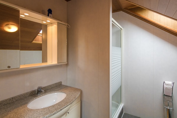 Foto van Aangenaam vakantiehuis met privézwembad - Vakantiehuis in St Nexans - BathRoom