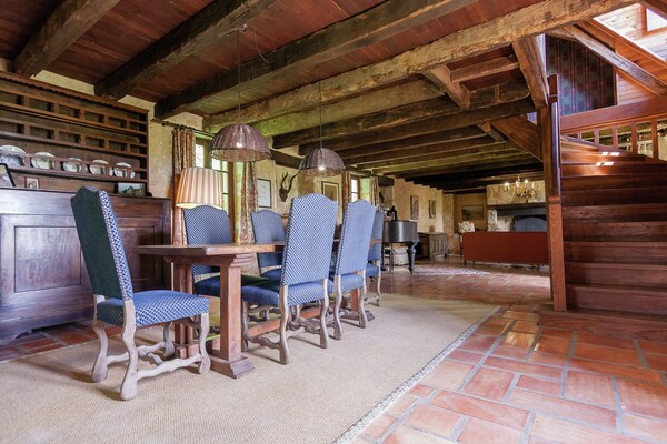 Foto van Charmant Landgoed Dordogne met Zwembad - Vakantiehuis in Les Eyzies-De-Tayac-Sireuil - LivingRoom