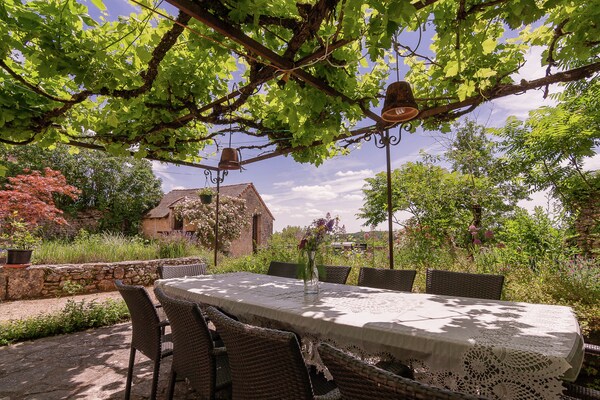 Foto van Charmant Landgoed Dordogne met Zwembad - Vakantiehuis in Les Eyzies-De-Tayac-Sireuil - TerraceBalcony