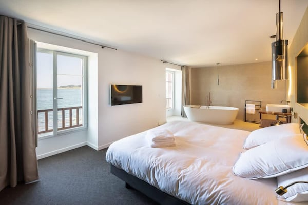 Foto van Appartement in Landéda met uitzicht op het strand - BedRoom
