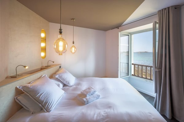 Foto van Appartement in Landéda met uitzicht op het strand - BedRoom