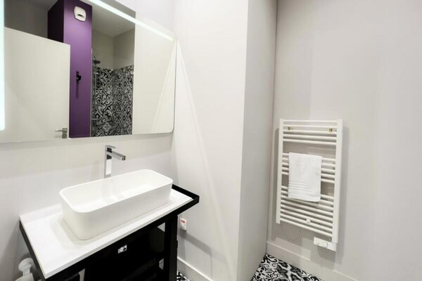 Foto van Appartement en uitzicht op de rivier - Vakantiehuis in Bordeaux - BathRoom