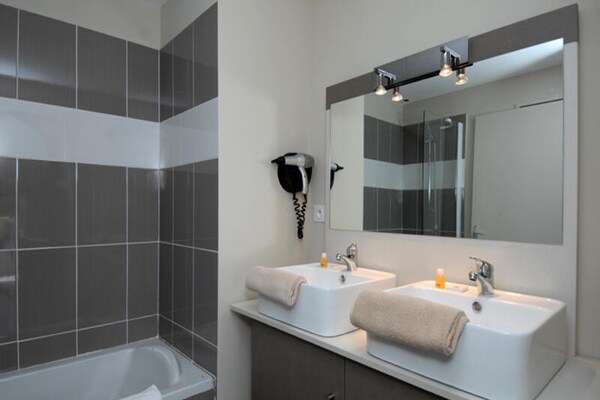 Foto van Cabine met 3 kamers 8 personen - Vakantiehuis in LE CAP D AGDE - 