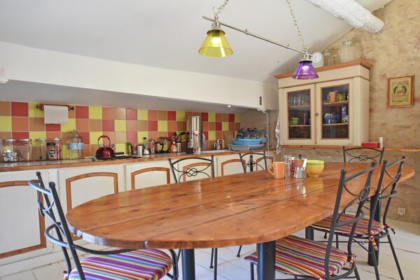 Foto van Charmante villa met privé zwembad - Vakantiehuis in Saint-Etienne-D'albagnan - DiningRoom