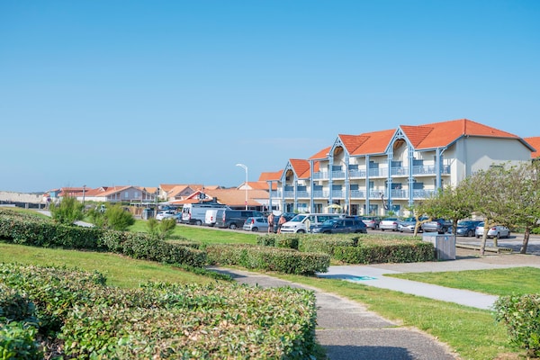Foto van Familieappartement aan de Atlantische kust - Vakantiehuis in Biscarrosse - ExteriorSummer