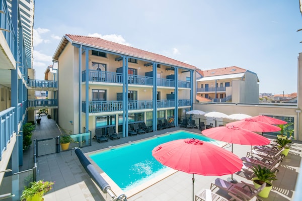 Foto van Familieappartement aan de Atlantische kust - Vakantiehuis in Biscarrosse - ExteriorSummer