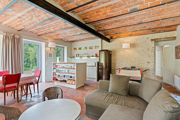 Foto van Boerderij in Yèvre-le-Châtel met zwembad - Vakantiehuis in Yèvre-la-Ville - LivingRoom