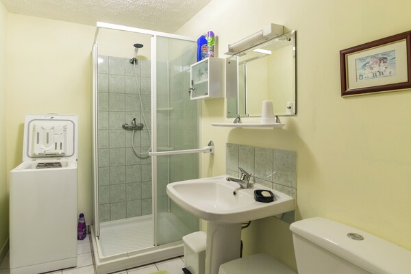 Foto van Verblijf op het Normandische platteland - Vakantiehuis in Gavray-sur-Sienne - BathRoom