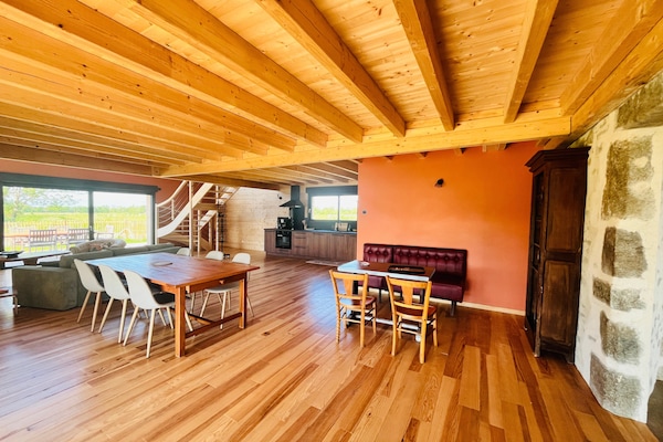 Foto van 2 huizen voor een groot gezin of groep. - Vakantiehuis in Gouville sur mer - LivingRoom