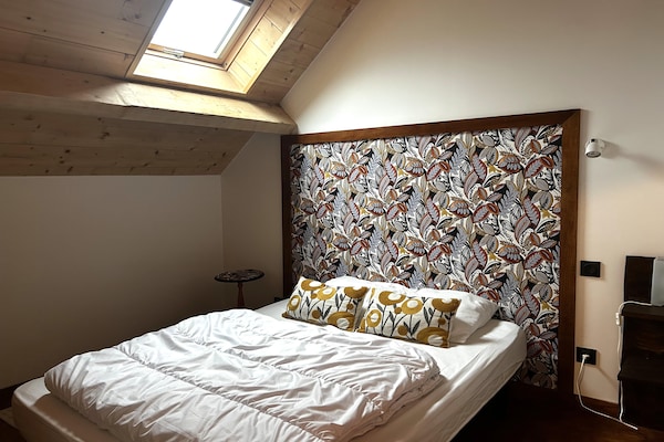Foto van 2 huizen voor een groot gezin of groep. - Vakantiehuis in Gouville sur mer - BedRoom