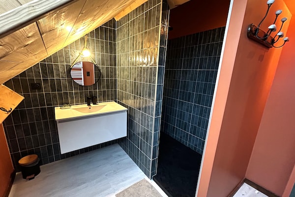 Foto van 2 huizen voor een groot gezin of groep. - Vakantiehuis in Gouville sur mer - BathRoom