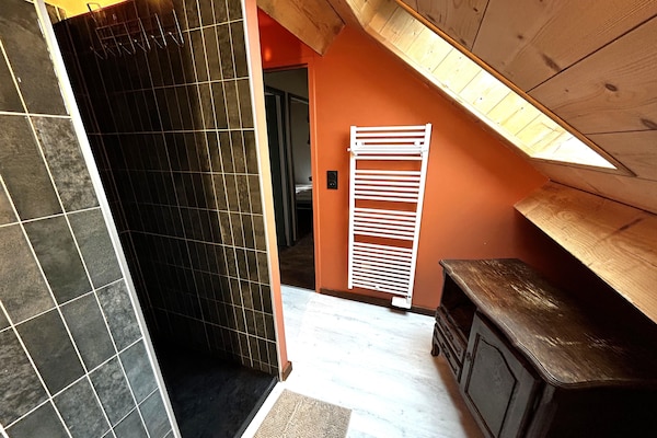 Foto van 2 huizen voor een groot gezin of groep. - Vakantiehuis in Gouville sur mer - BathRoom