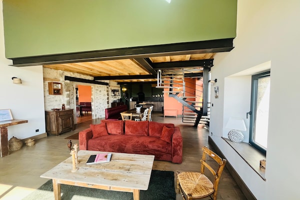 Foto van 2 huizen voor een groot gezin of groep. - Vakantiehuis in Gouville sur mer - LivingRoom