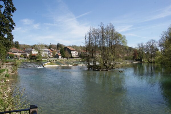 Foto van Jane Austen Lake Retreat - Vakantiehuis in Dun-sur-Meuse - ViewSummer