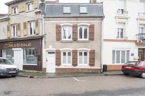 Foto van Jane Austen Lake Retreat - Vakantiehuis in Dun-sur-Meuse - ExteriorSummer