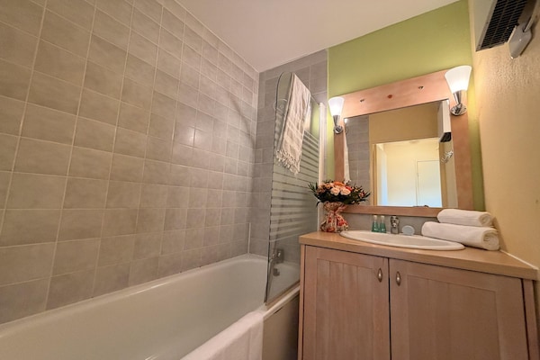 Foto van Duplexappartement met zeezicht voor 8 - Vakantiehuis in Cerbère - BathRoom